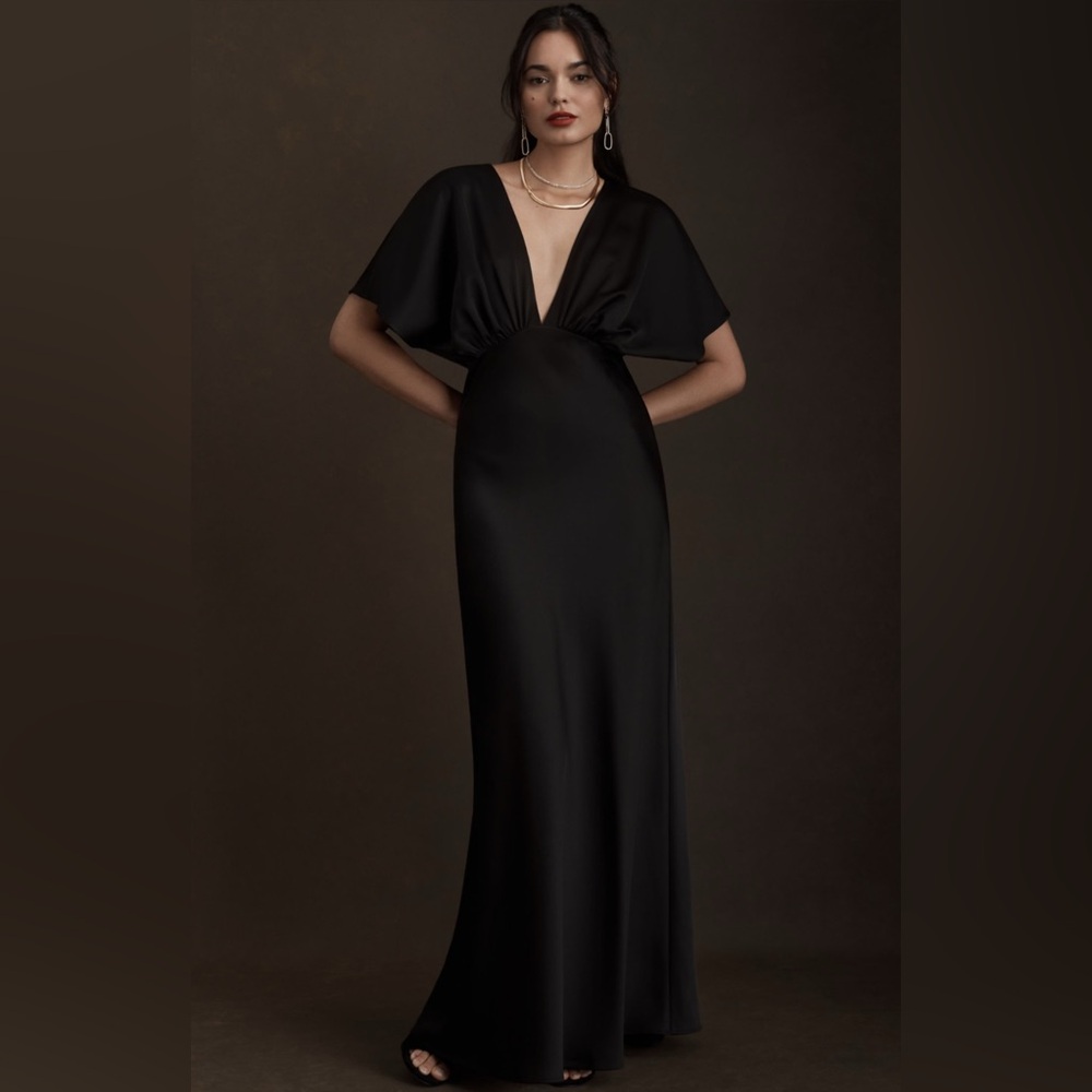Elegant Black V-Neck Evening Gown